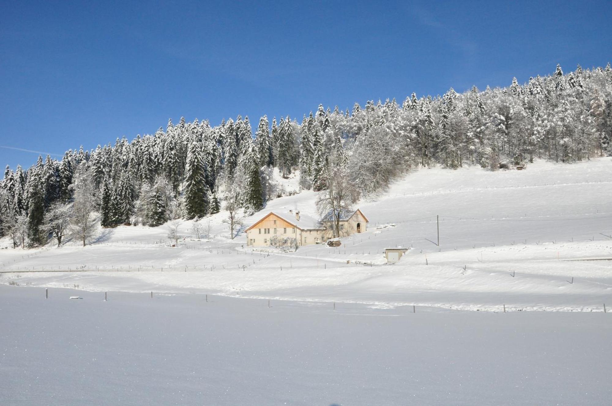 Ferienwohnung Relais De La Baume Le Locle Exterior foto