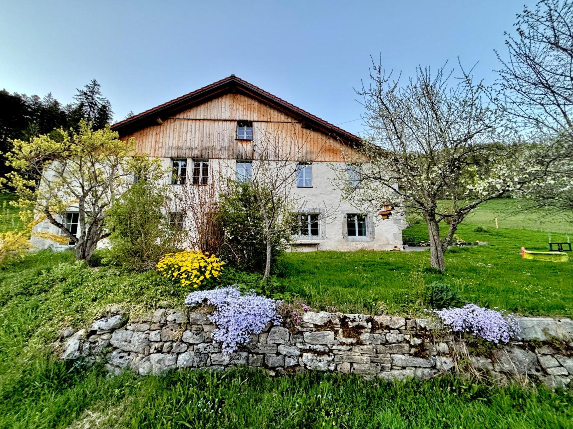 Ferienwohnung Relais De La Baume Le Locle Exterior foto